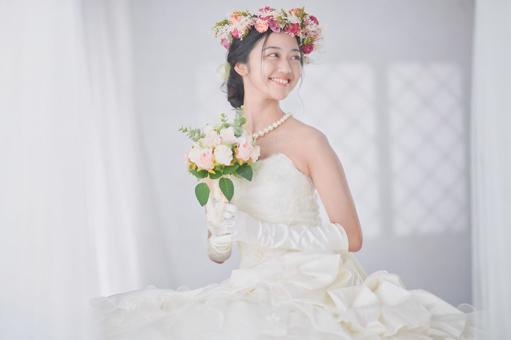 「結婚式に向けて美しく仕上がった花嫁の笑顔」