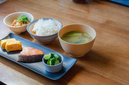 バランスの取れた和食定食